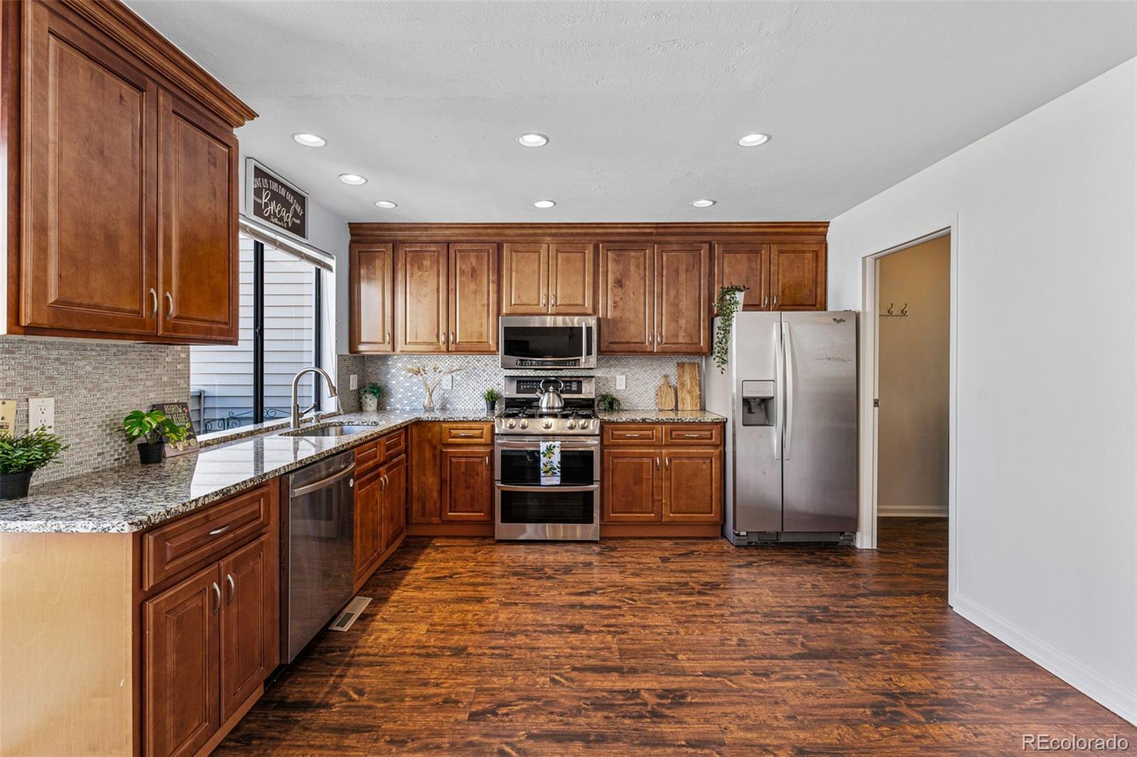 MLS Image #11 for 1050 s monaco parkway,denver, Colorado