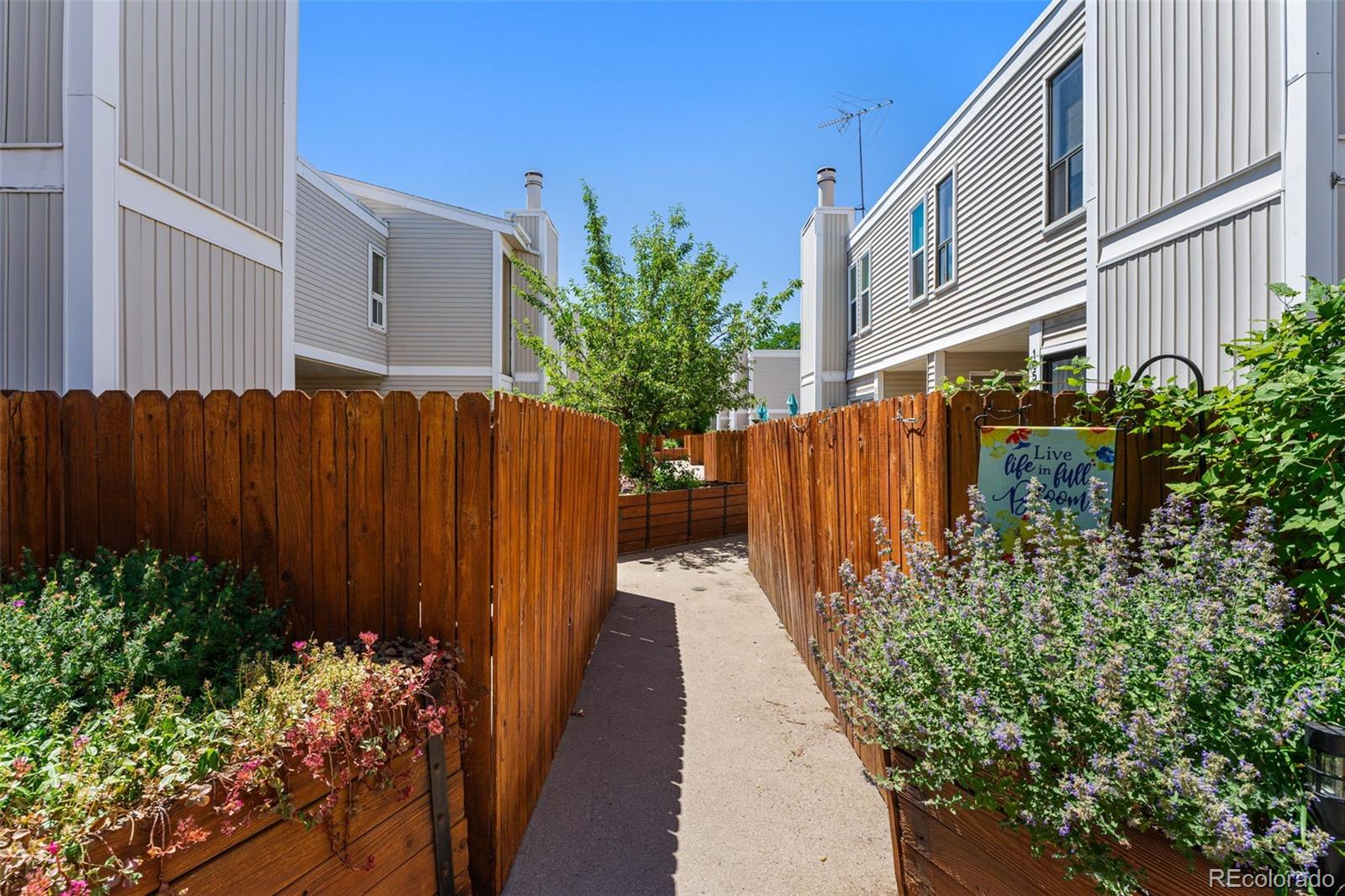 MLS Image #33 for 1050 s monaco parkway,denver, Colorado