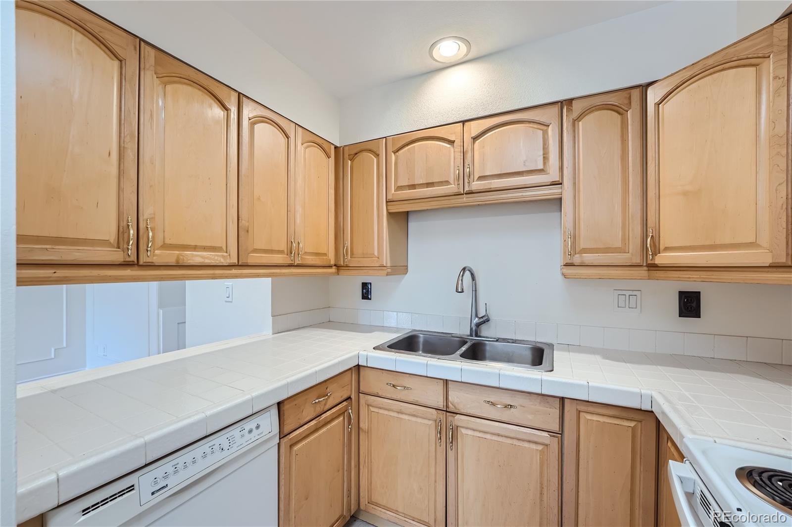 MLS Image #10 for 7923  york street,denver, Colorado