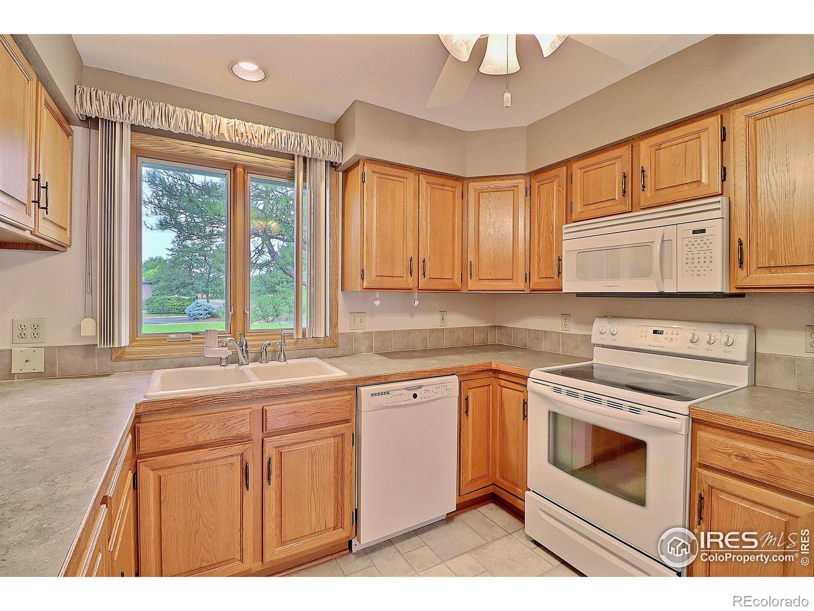 MLS Image #13 for 2010  46th avenue,greeley, Colorado