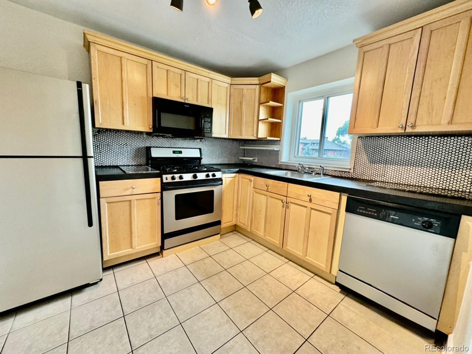 MLS Image #16 for 1481  ash street,denver, Colorado