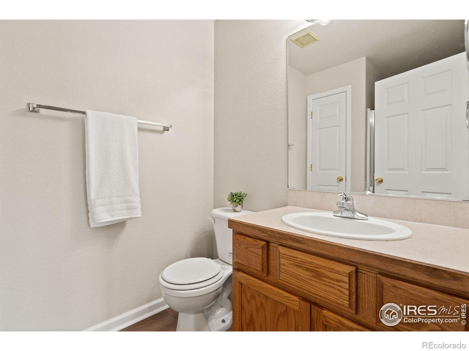 MLS Image #19 for 1335  lake circle,windsor, Colorado