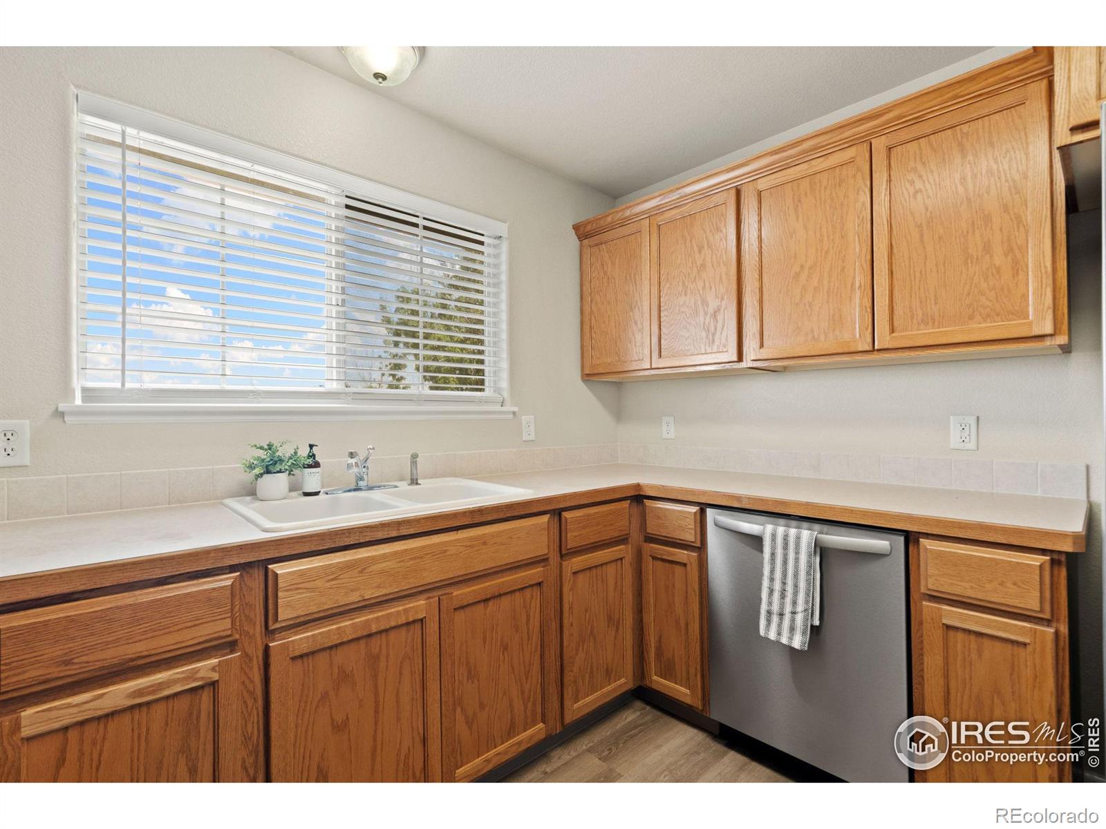 MLS Image #9 for 1335  lake circle,windsor, Colorado