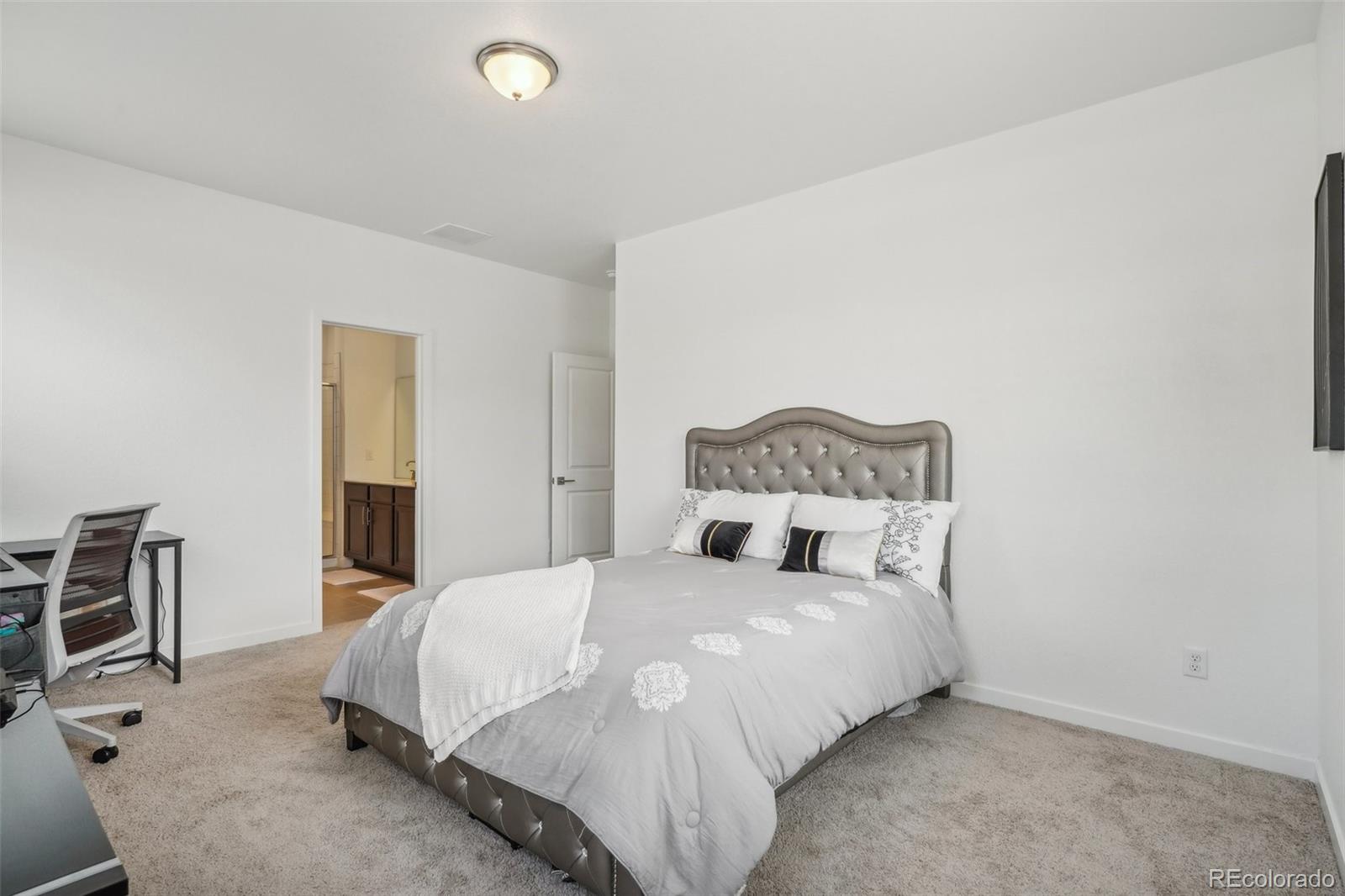 MLS Image #20 for 27593 e 1st place,aurora, Colorado