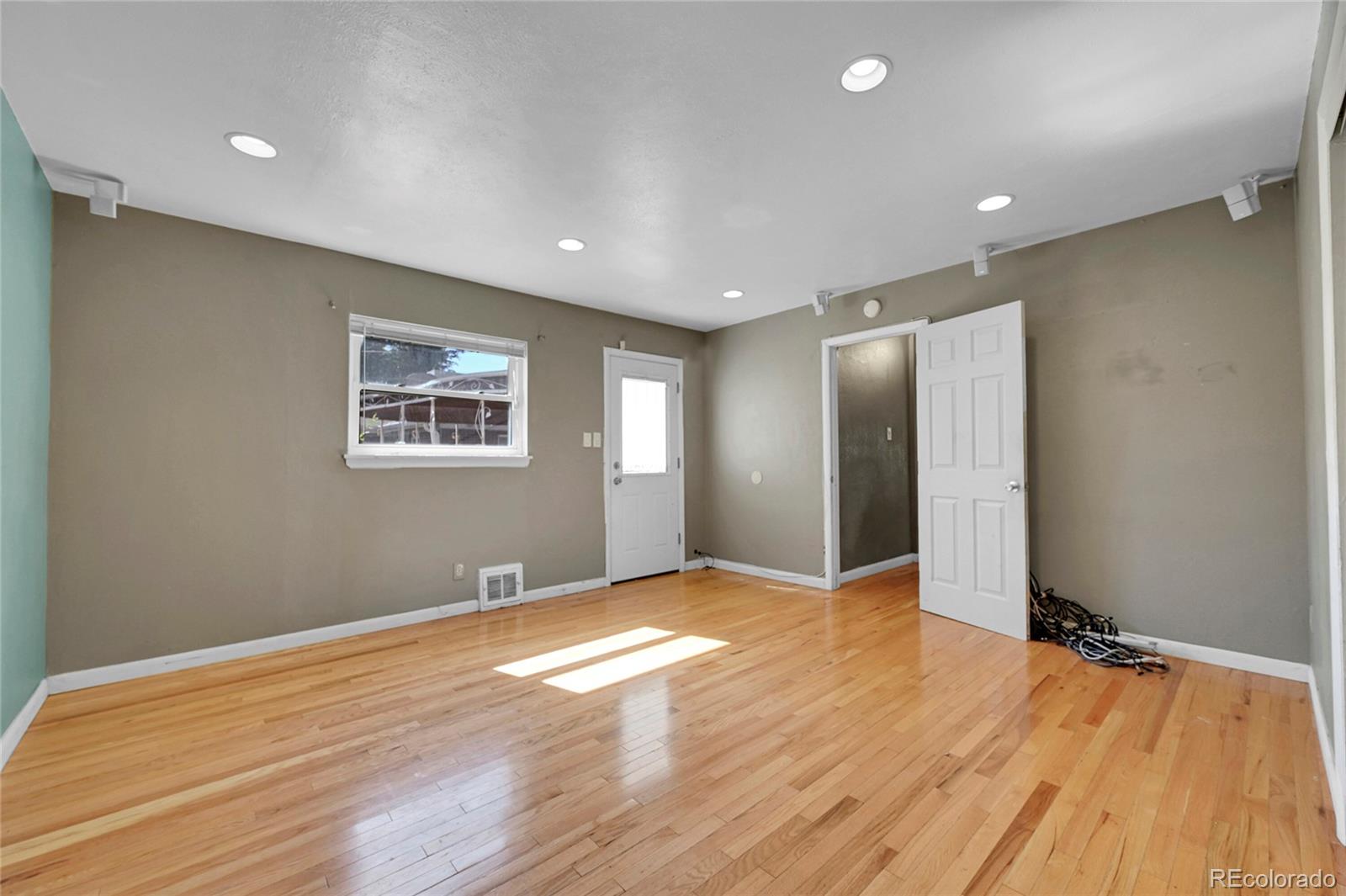 MLS Image #18 for 3580  newport street,denver, Colorado