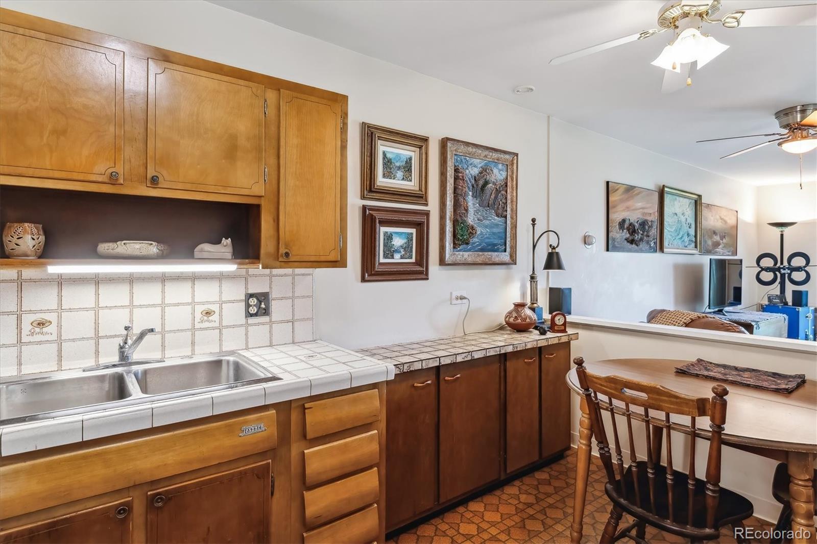 MLS Image #11 for 665 s clinton street,denver, Colorado