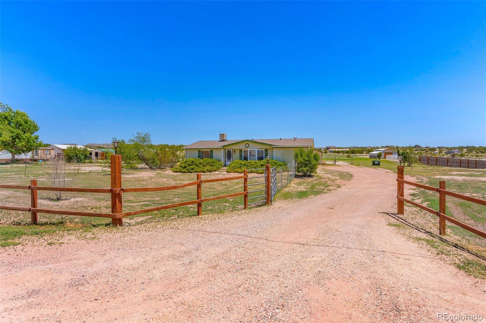 MLS Image #3 for 980  q street,penrose, Colorado