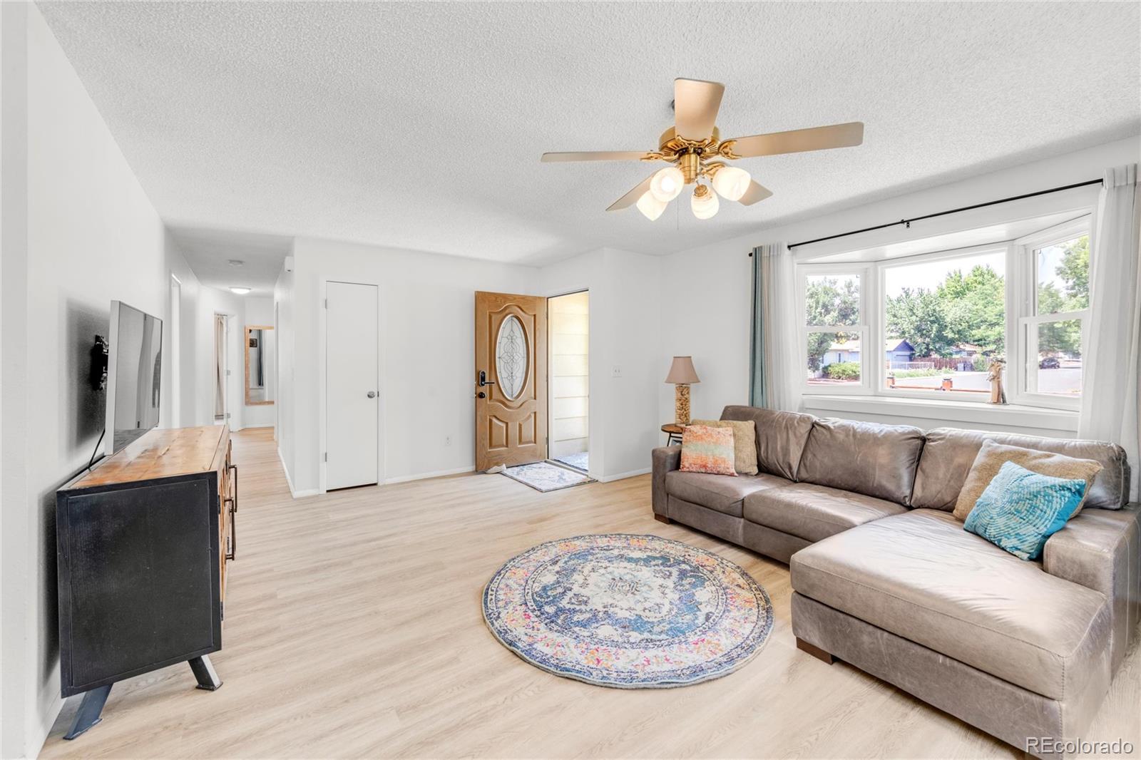 MLS Image #3 for 950  dannys court,longmont, Colorado