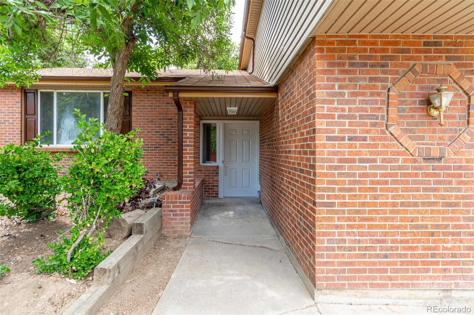 MLS Image #5 for 6509 s yukon street,littleton, Colorado