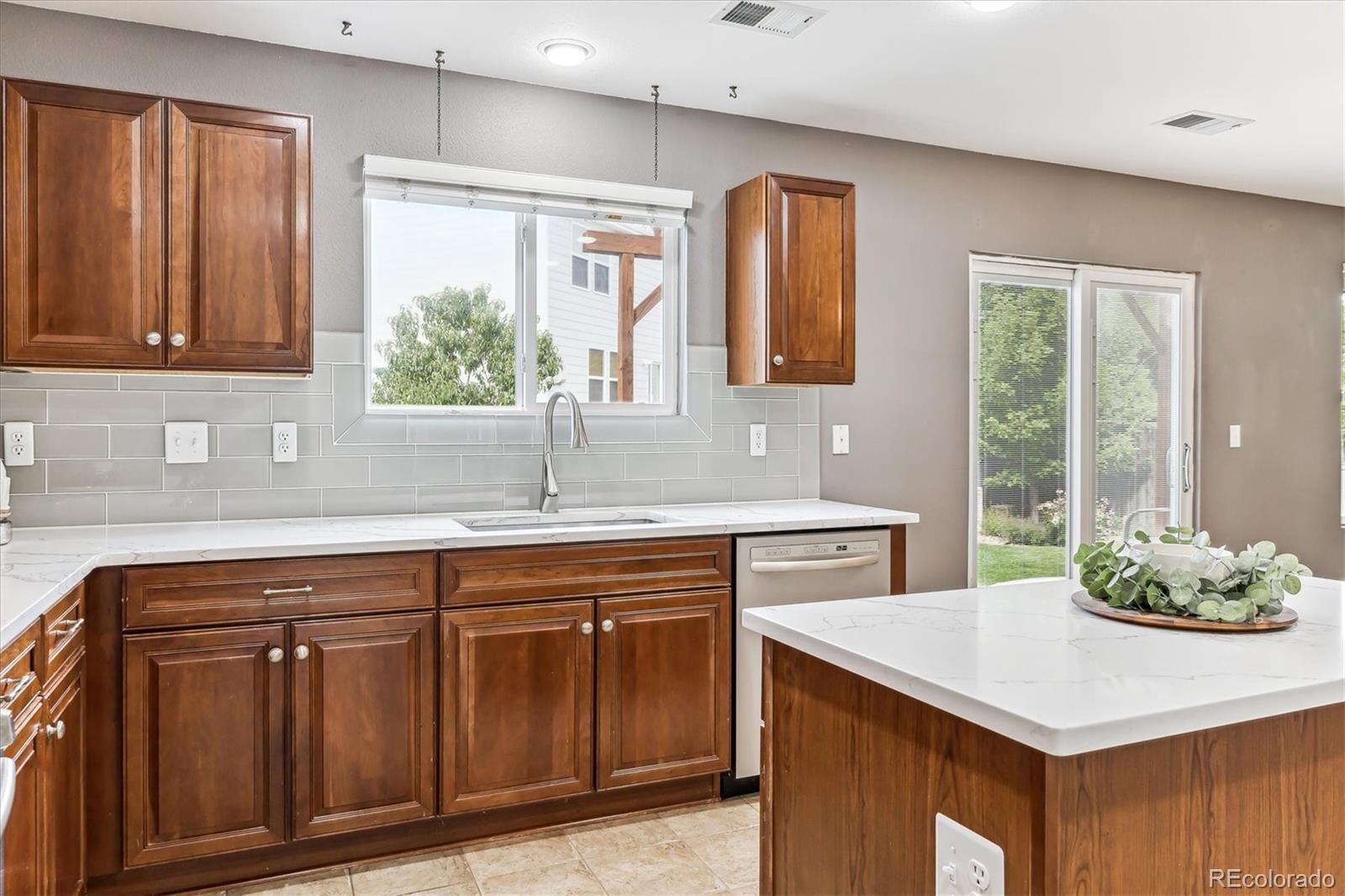 MLS Image #9 for 5379  lewiston court,denver, Colorado