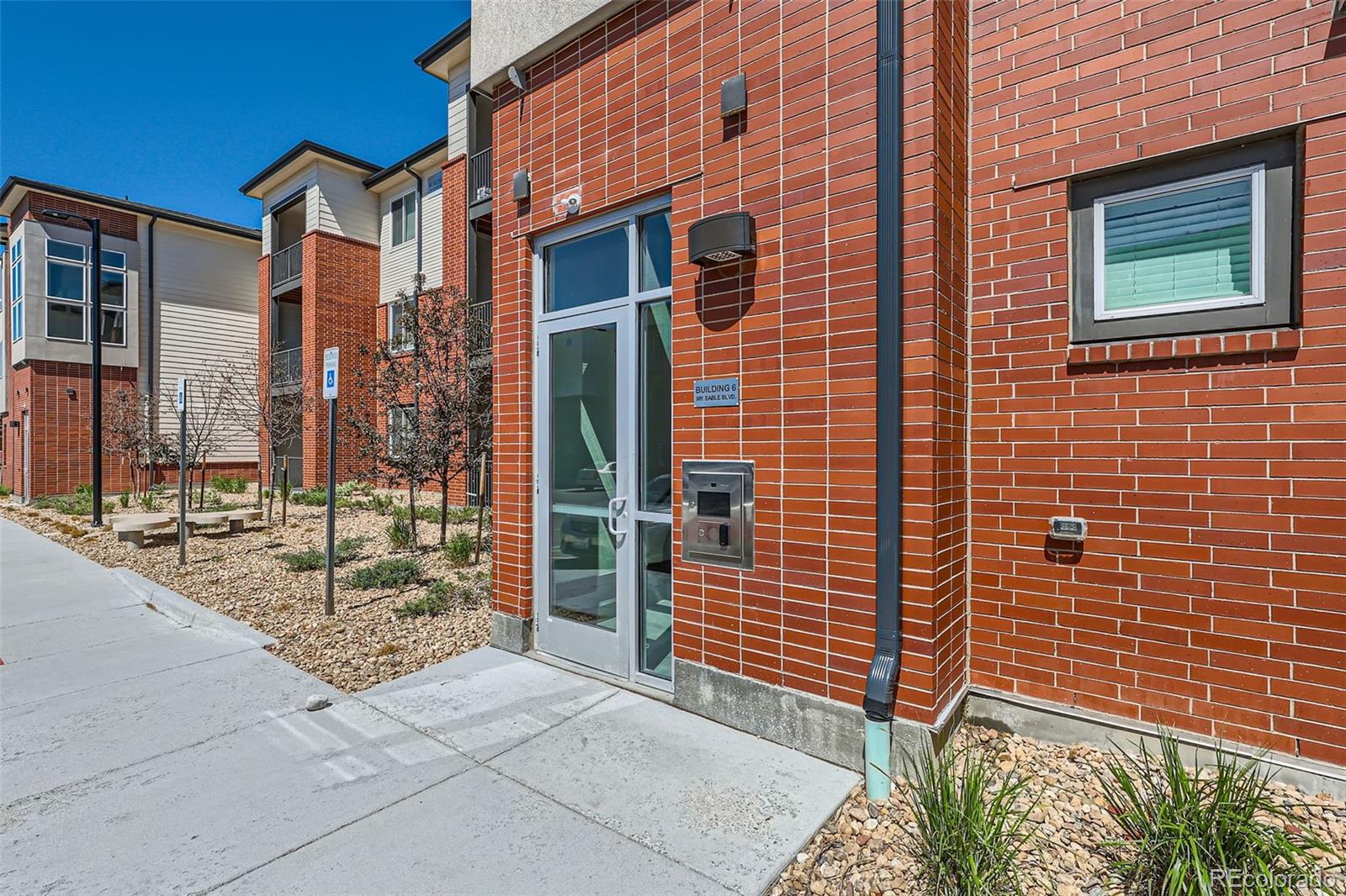 MLS Image #4 for 981 s sable boulevard,aurora, Colorado