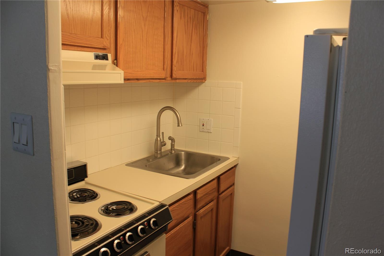 MLS Image #2 for 888 n logan street 2e,denver, Colorado