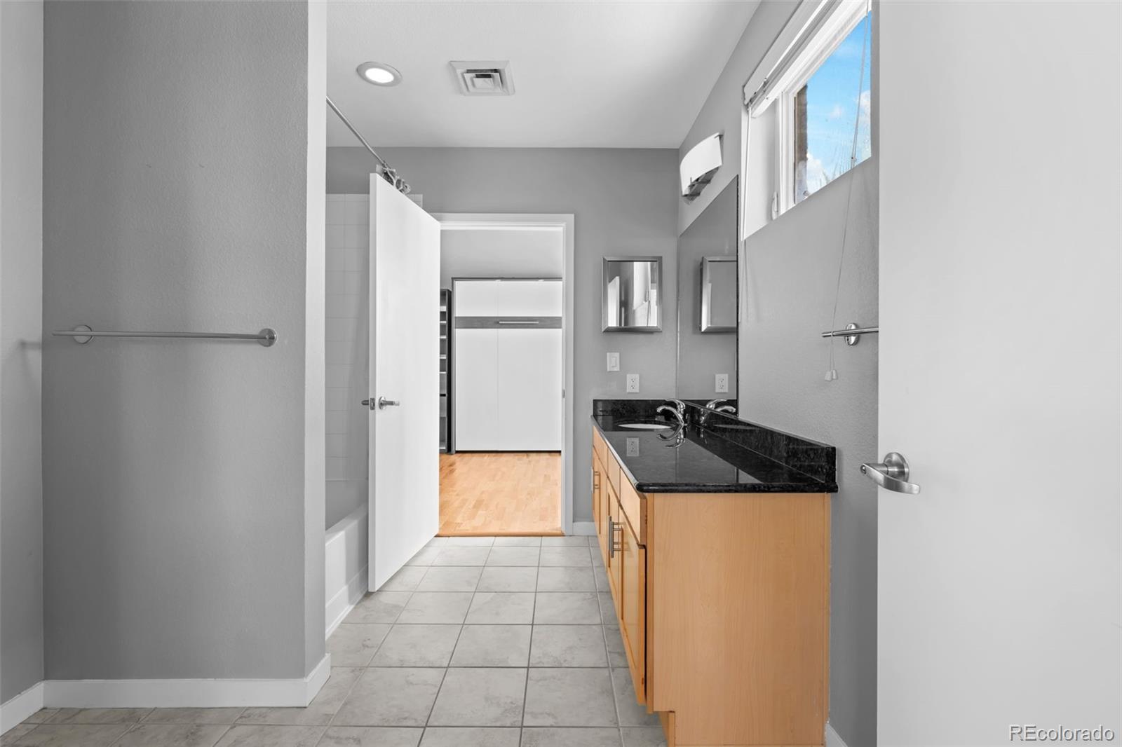 MLS Image #23 for 1555  central street,denver, Colorado