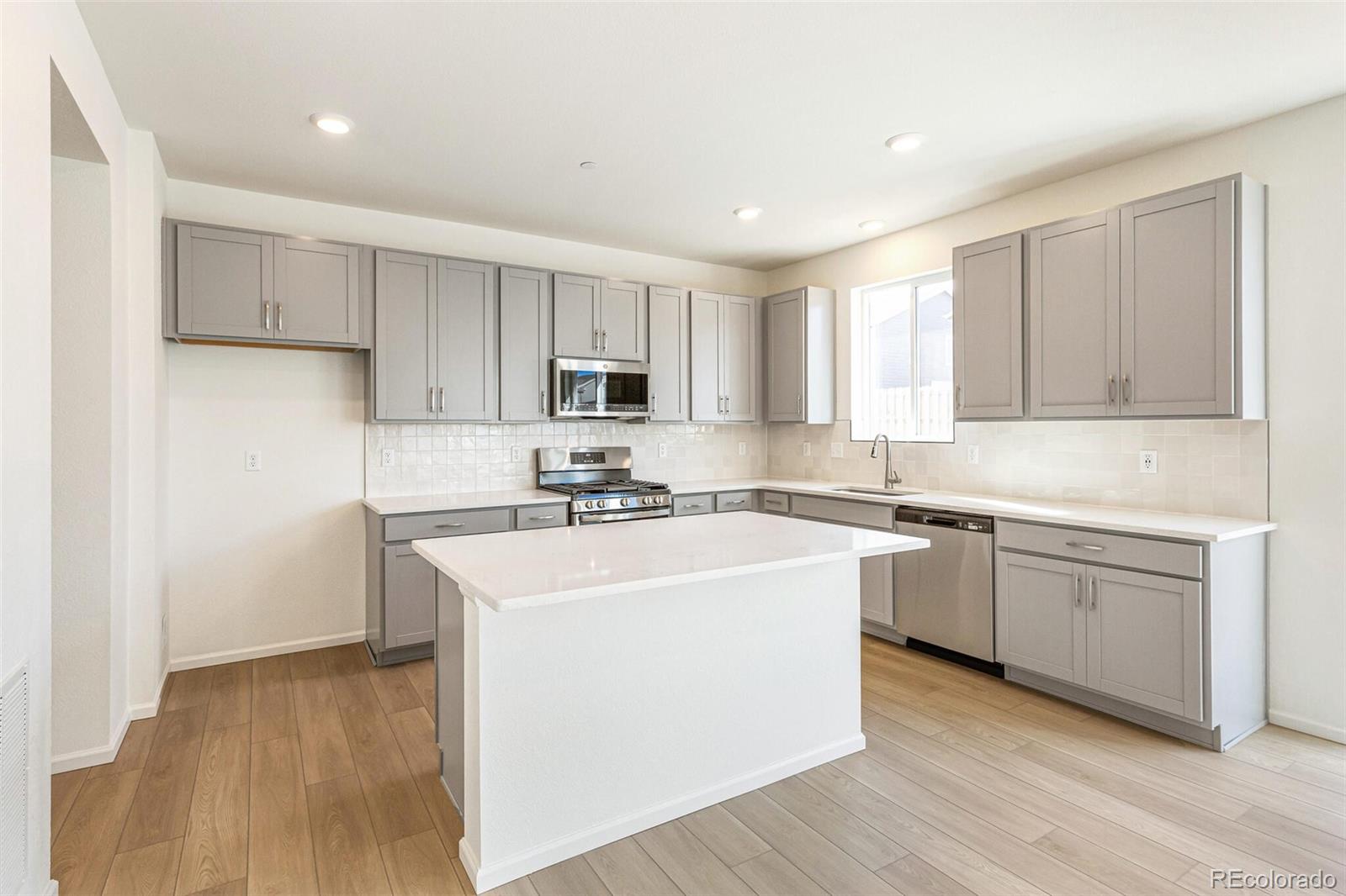 MLS Image #13 for 13352 e 110th way,commerce city, Colorado