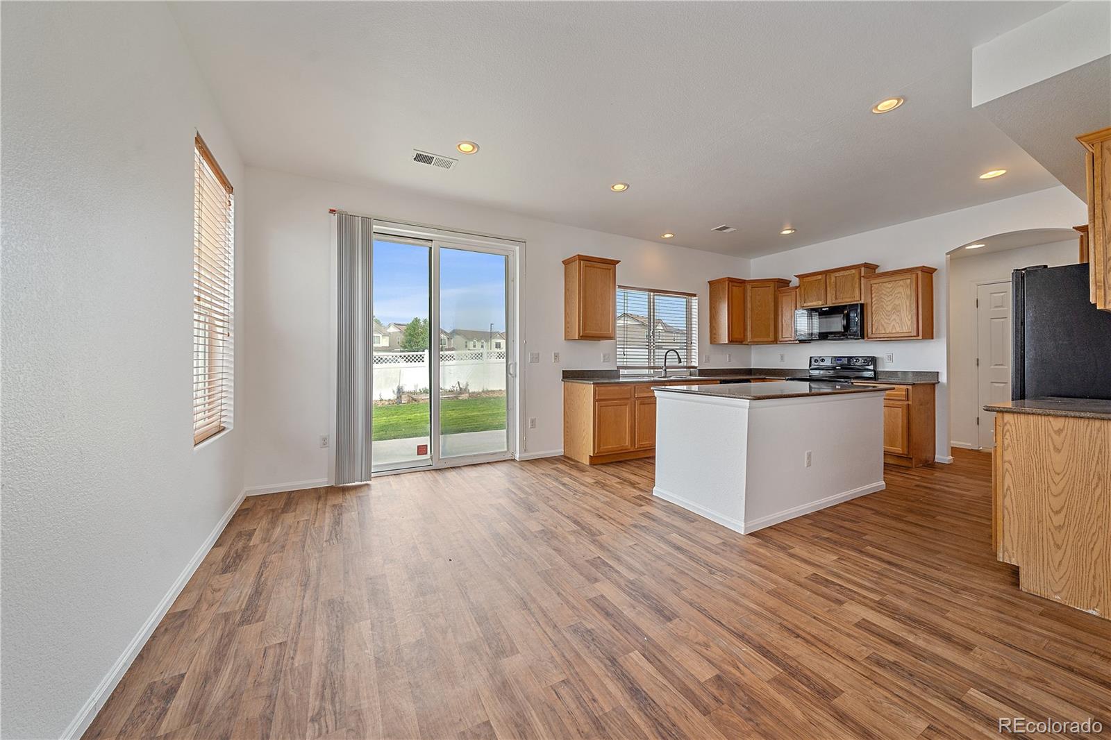 MLS Image #4 for 5561  killarney street,denver, Colorado