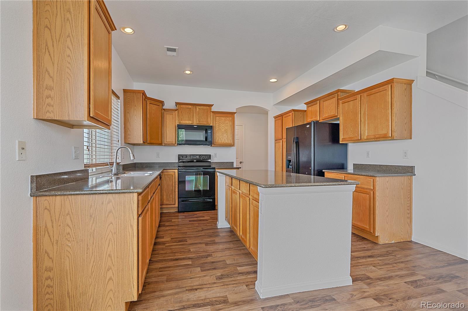 MLS Image #6 for 5561  killarney street,denver, Colorado