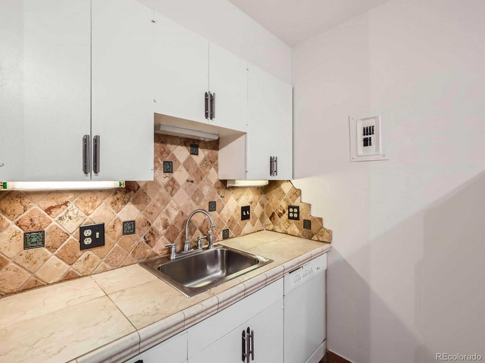 MLS Image #5 for 1050 n corona street 207,denver, Colorado