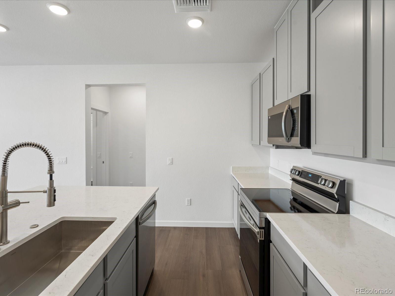 MLS Image #16 for 6153 n ceylon street,denver, Colorado