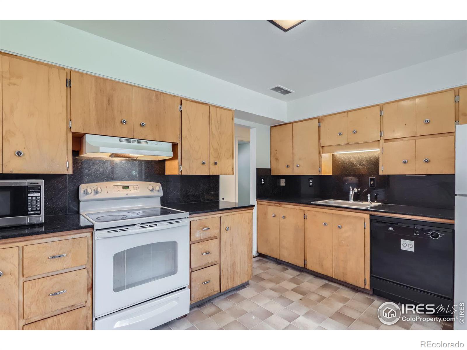 MLS Image #10 for 1517  crestmore place,fort collins, Colorado