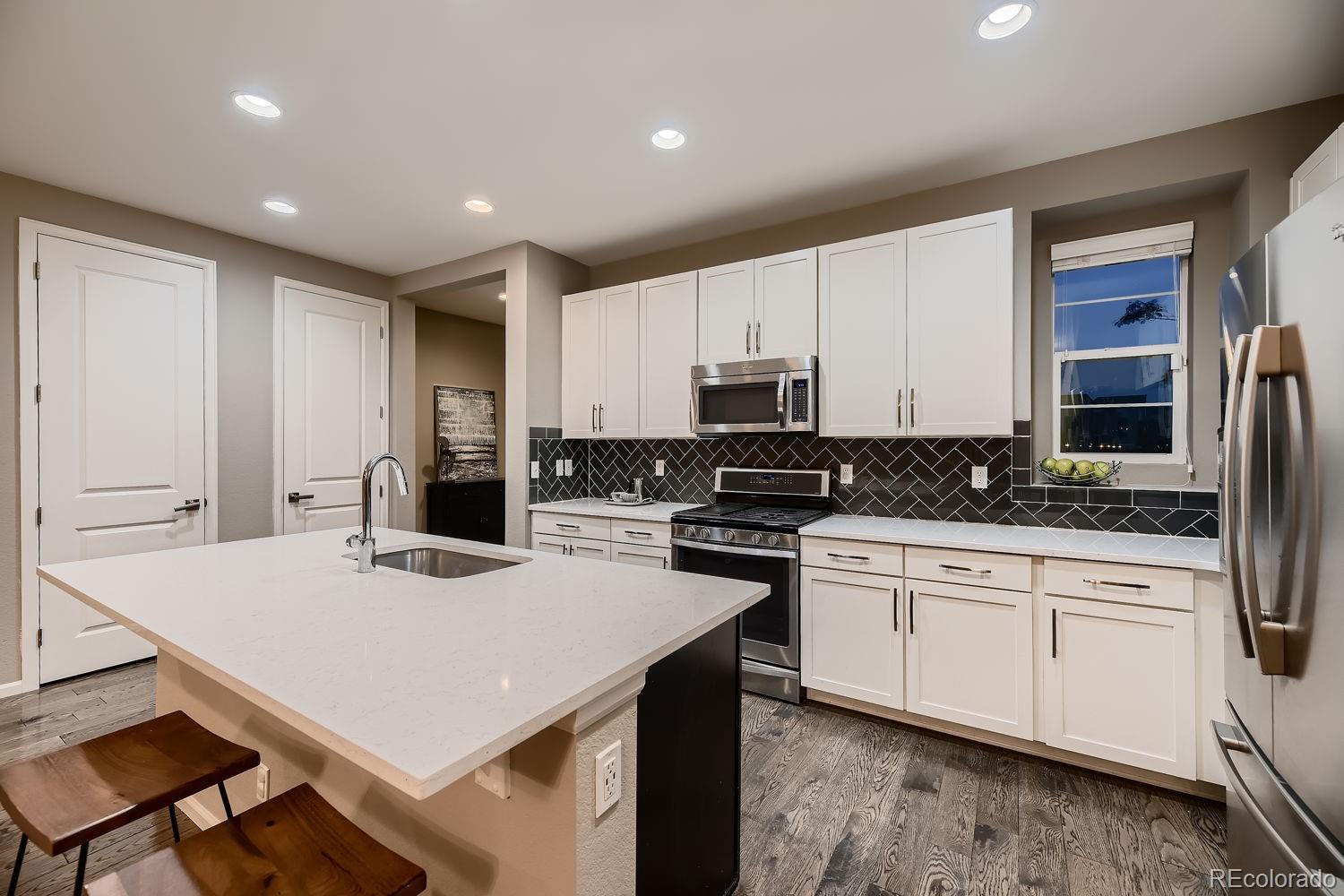 MLS Image #10 for 7936 e 53rd drive,denver, Colorado