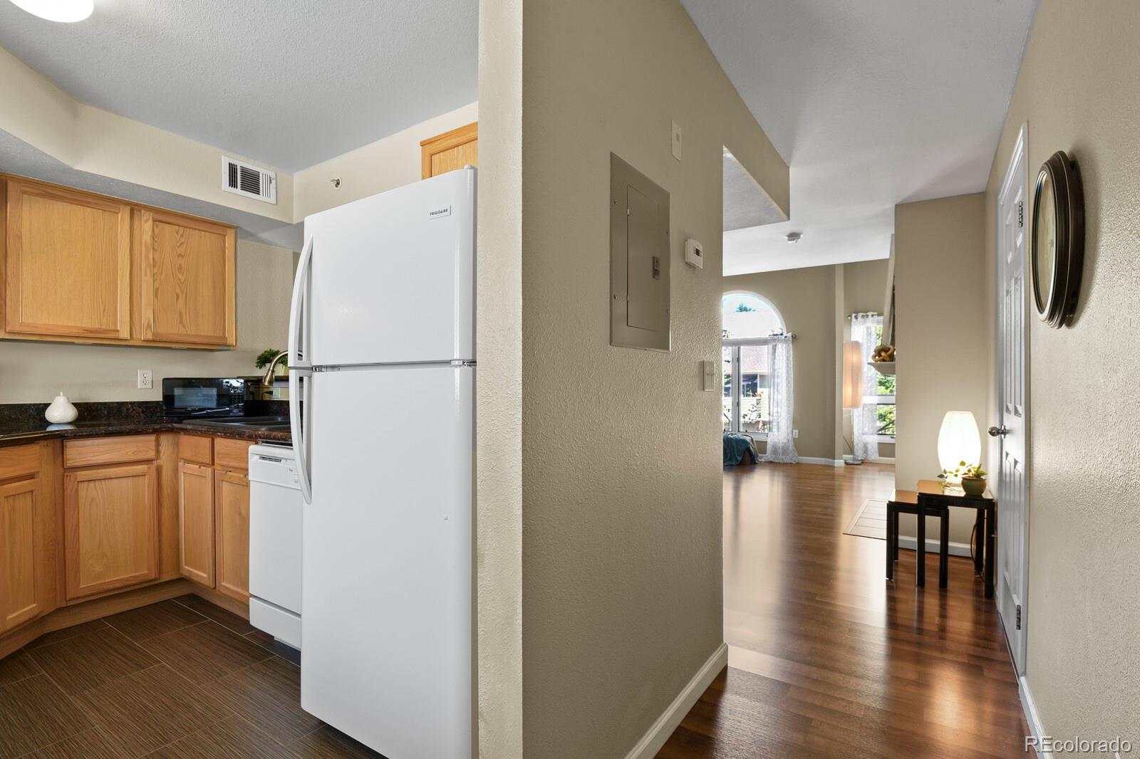 MLS Image #4 for 1320 s monaco st parkway 3,denver, Colorado