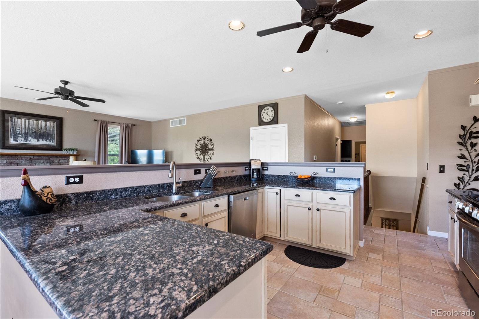 MLS Image #8 for 37159  pheasant run,elizabeth, Colorado