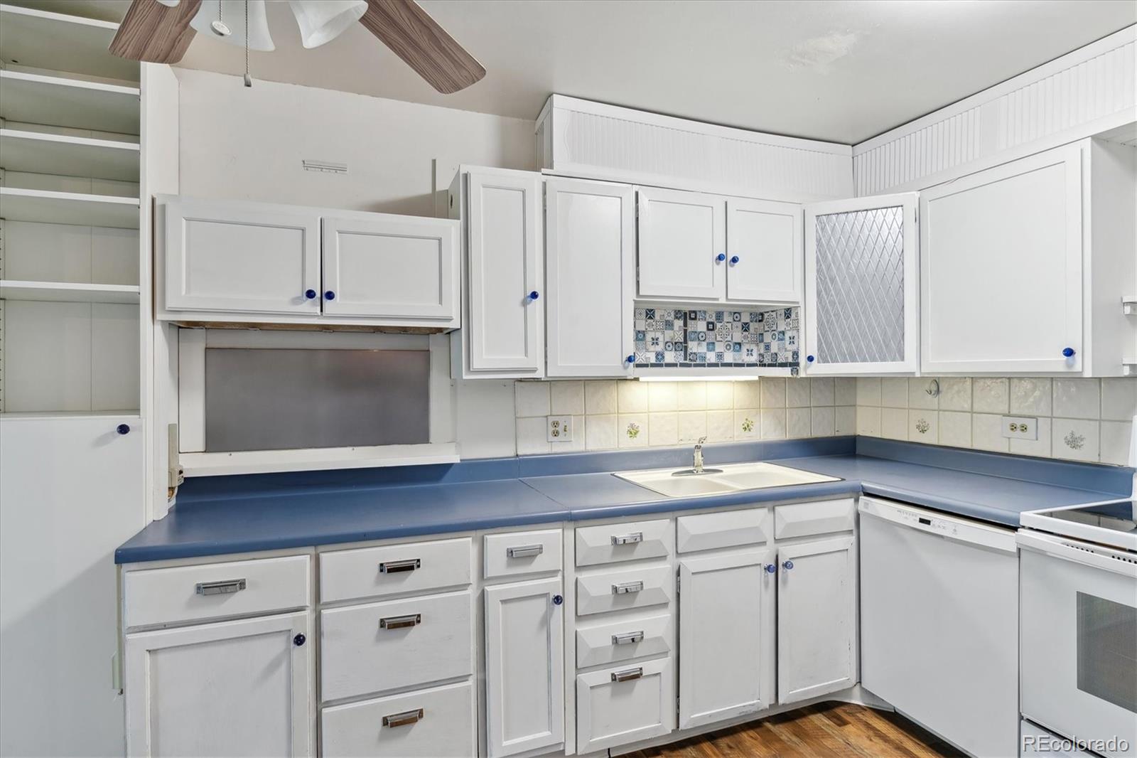 MLS Image #6 for 350 s clinton street,denver, Colorado