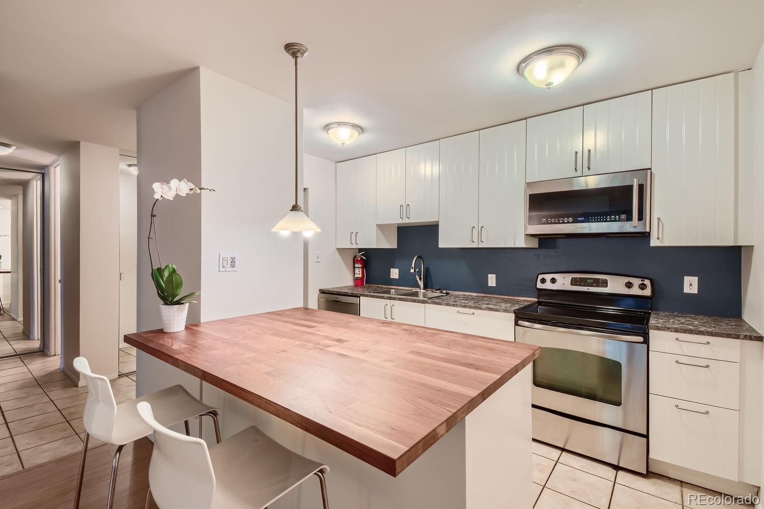 MLS Image #4 for 2500 s york street,denver, Colorado