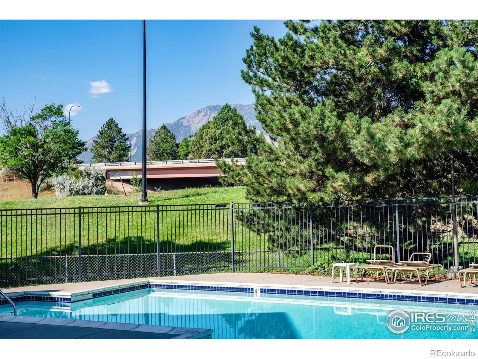 MLS Image #16 for 33 s boulder circle,boulder, Colorado