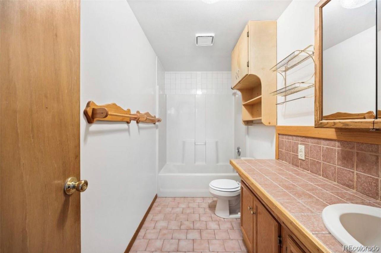 MLS Image #13 for 2120  newton street,denver, Colorado