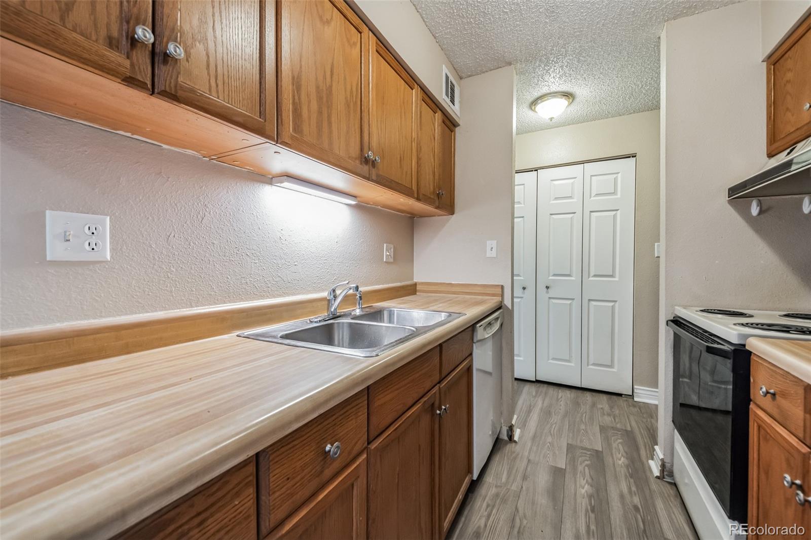 MLS Image #9 for 309 e highline circle,centennial, Colorado