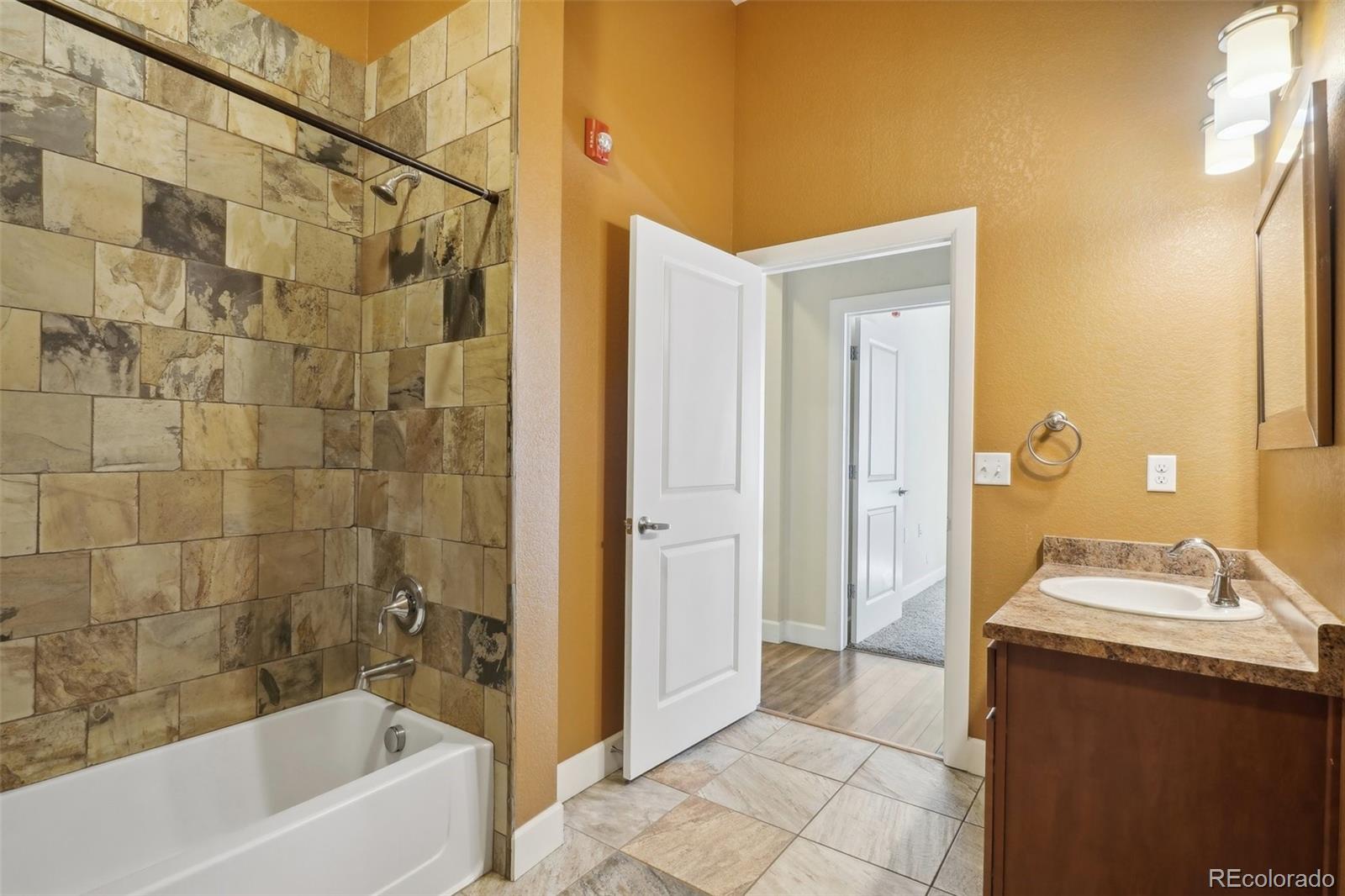 MLS Image #18 for 305  inverness way,englewood, Colorado