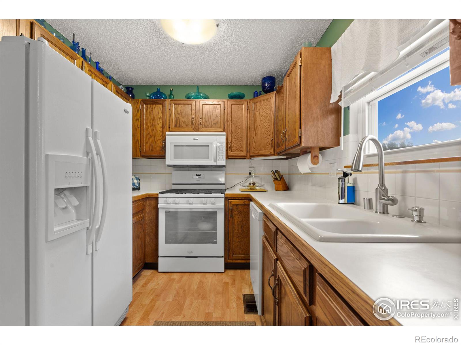 MLS Image #7 for 1001  hemlock drive,windsor, Colorado