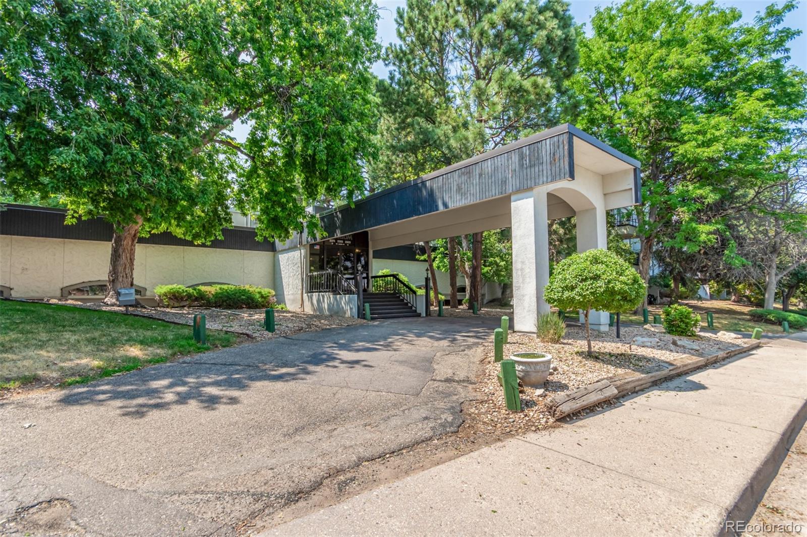 MLS Image #21 for 2325 s linden court,denver, Colorado