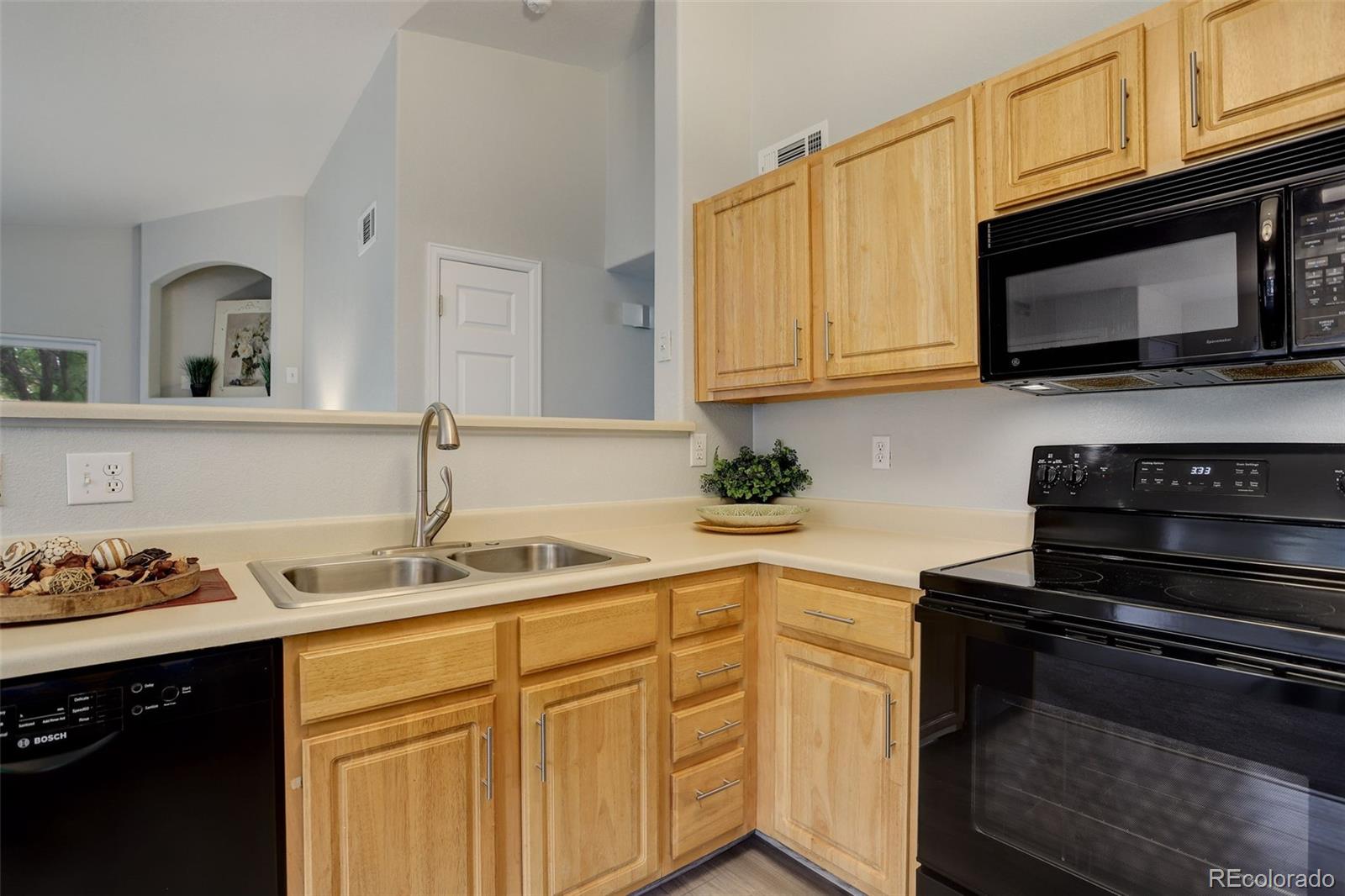 MLS Image #8 for 4875 s balsam way,littleton, Colorado