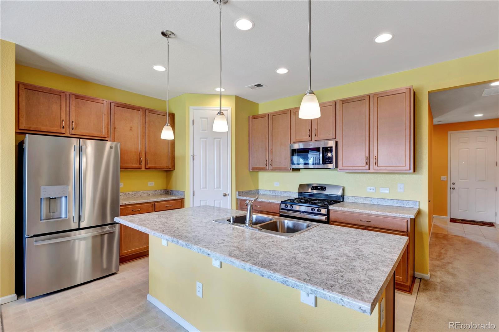 MLS Image #5 for 27646 e 10th drive,aurora, Colorado