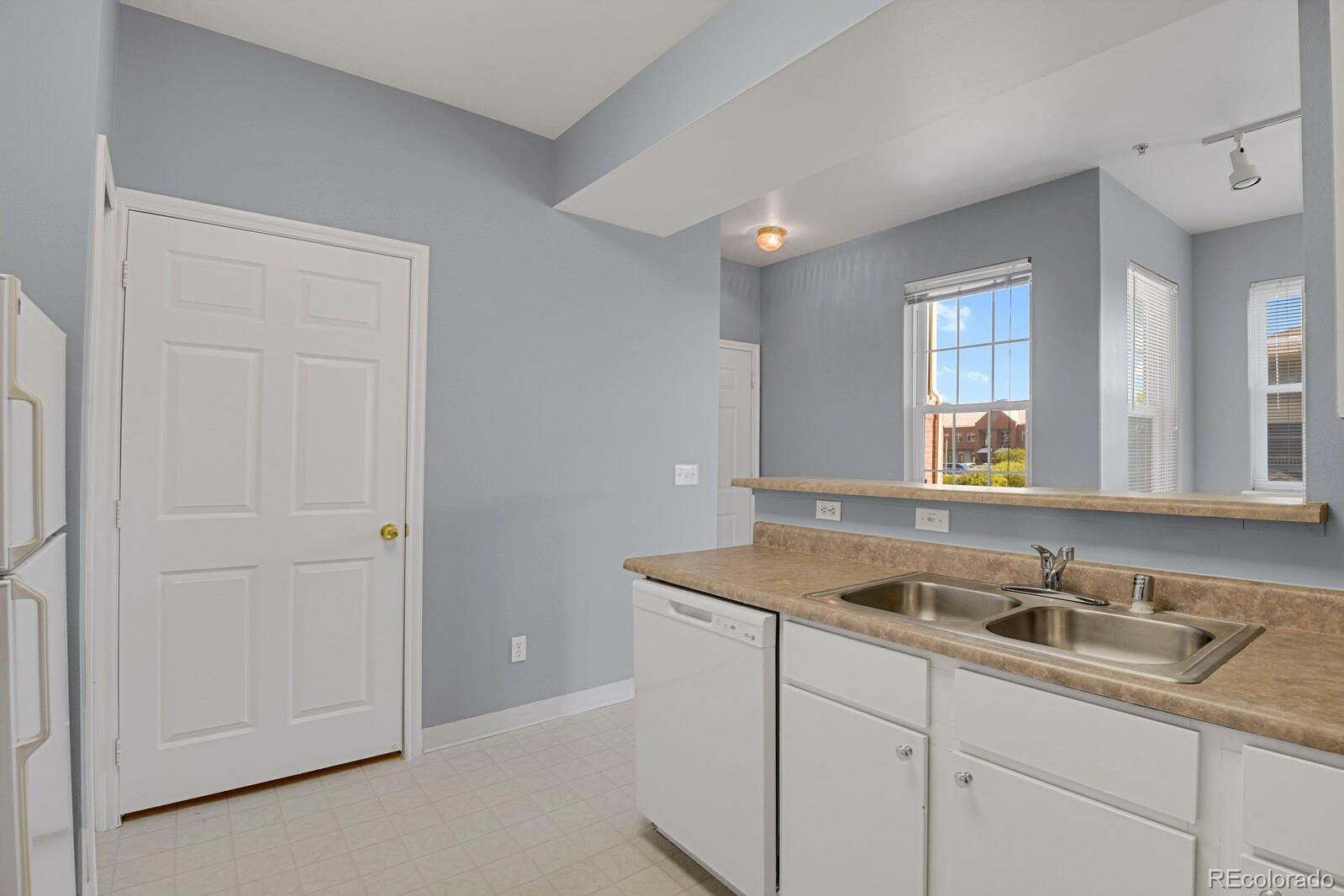 MLS Image #9 for 12926  ironstone way 201,parker, Colorado