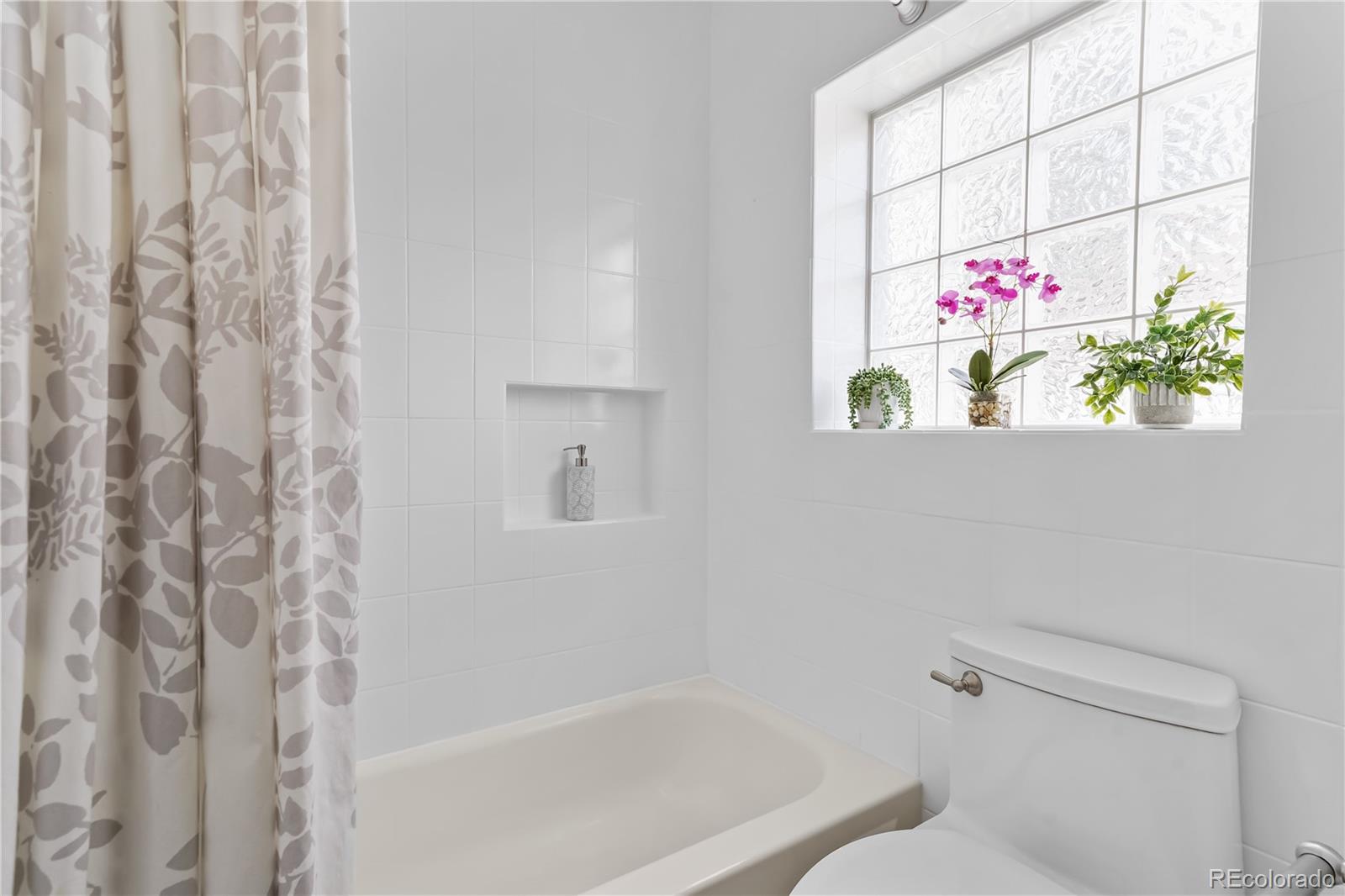 MLS Image #18 for 1250 s josephine street,denver, Colorado