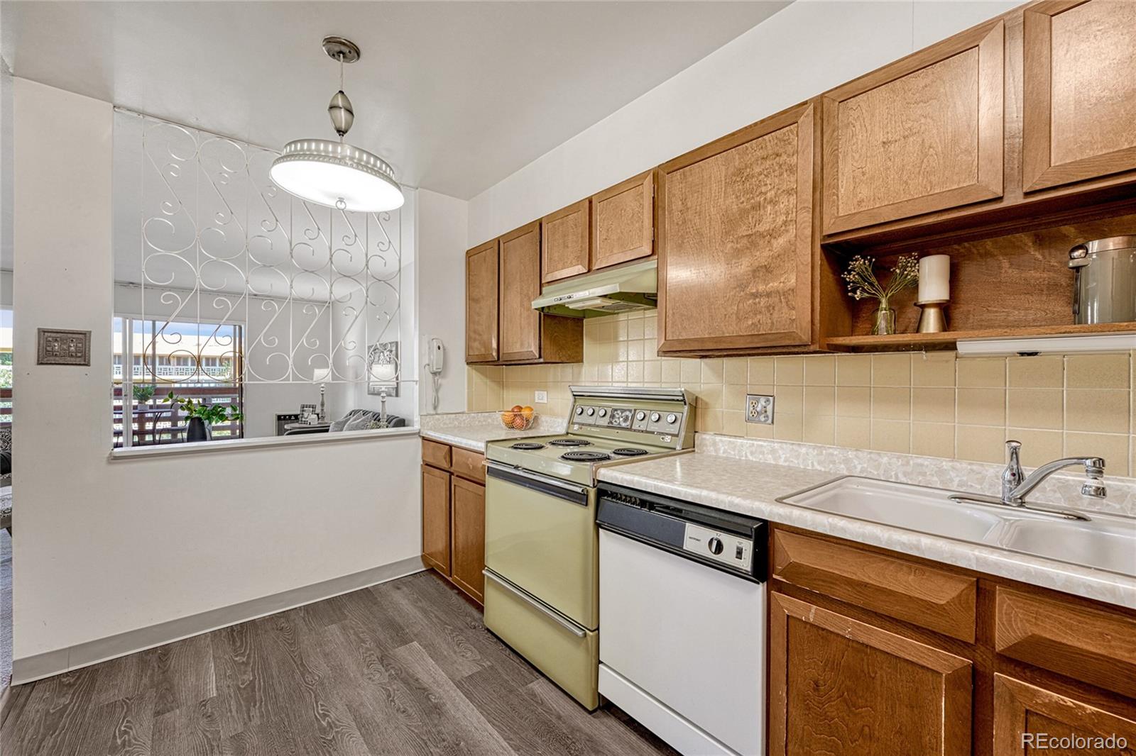 MLS Image #4 for 675 s alton way,denver, Colorado