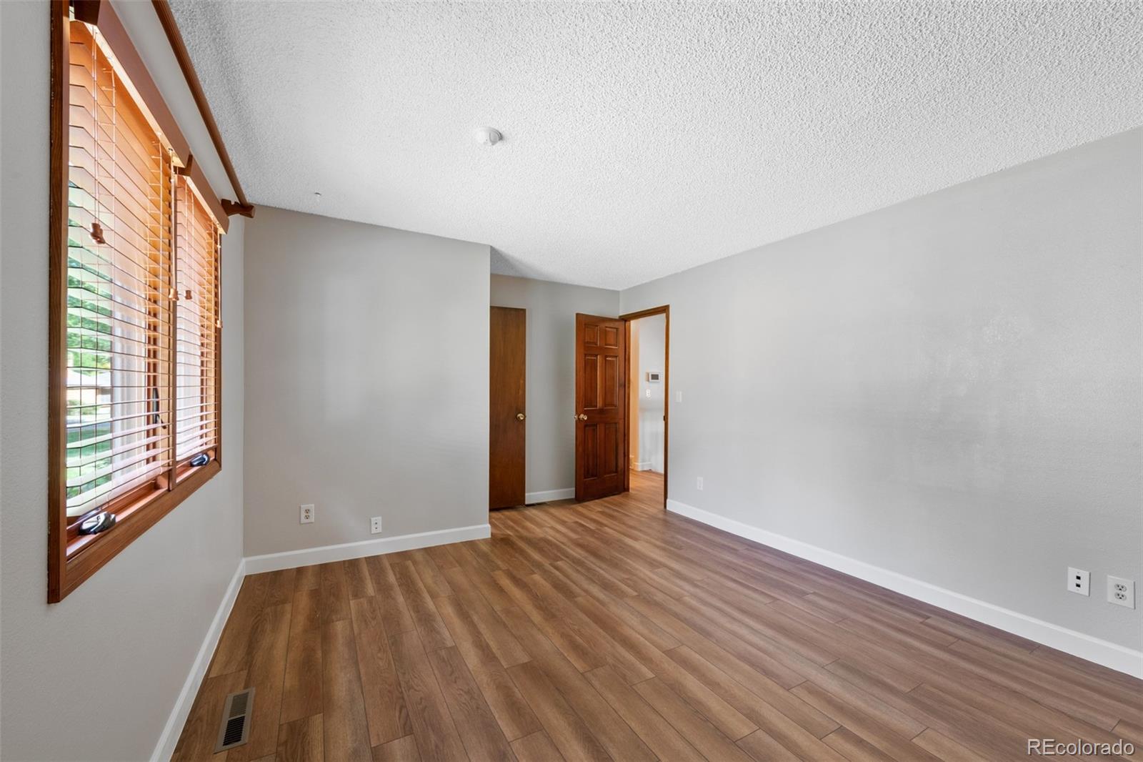 MLS Image #25 for 125 s eagle circle,aurora, Colorado