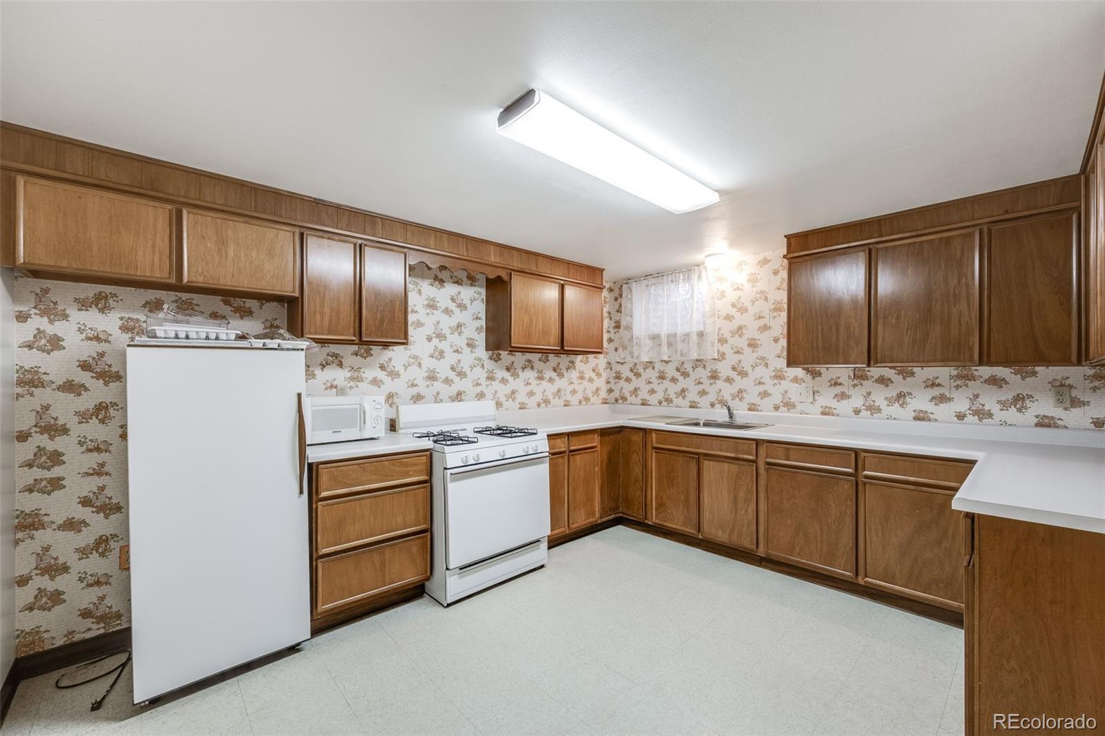 MLS Image #19 for 2685 s zurich court,denver, Colorado