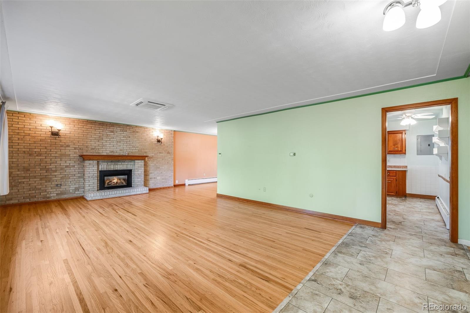 MLS Image #4 for 2685 s zurich court,denver, Colorado