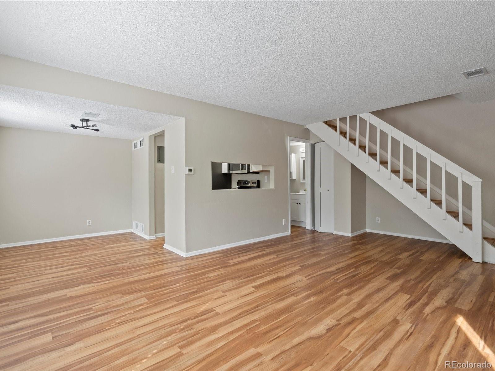 MLS Image #6 for 1250 s monaco parkway,denver, Colorado