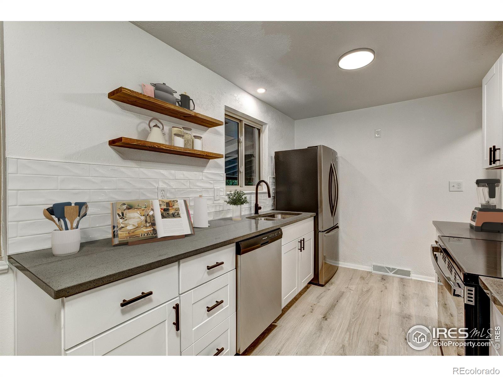 MLS Image #7 for 1004  heather drive,loveland, Colorado