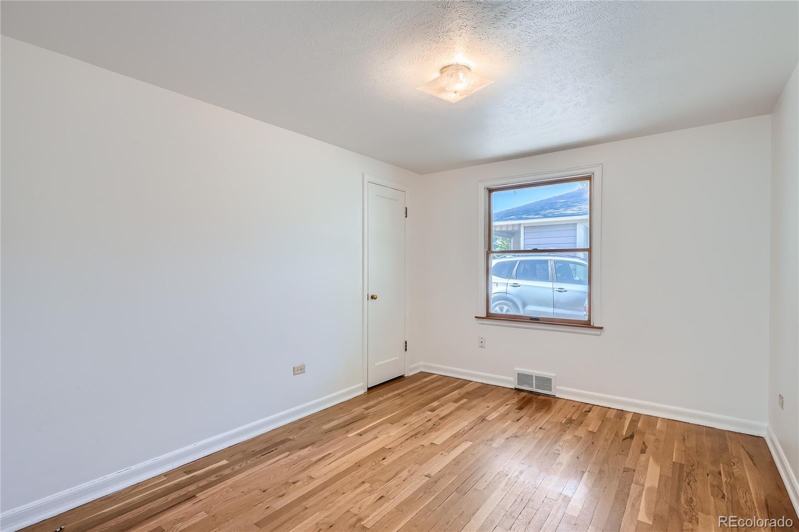 MLS Image #17 for 920 s dale court,denver, Colorado