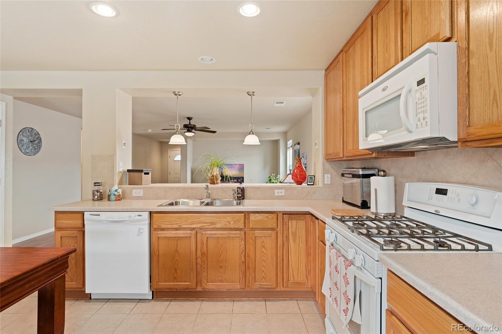 MLS Image #11 for 5526  lewiston street,denver, Colorado