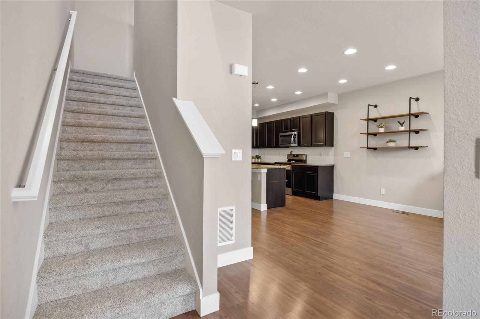 MLS Image #13 for 16083 e 47th place,denver, Colorado