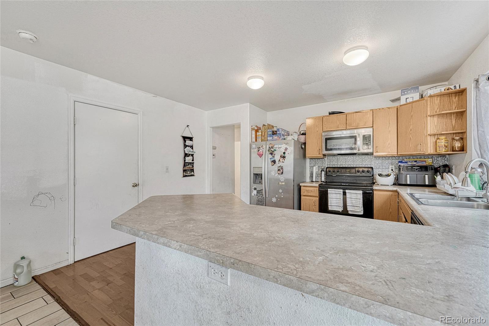 MLS Image #10 for 20516  robins drive,denver, Colorado