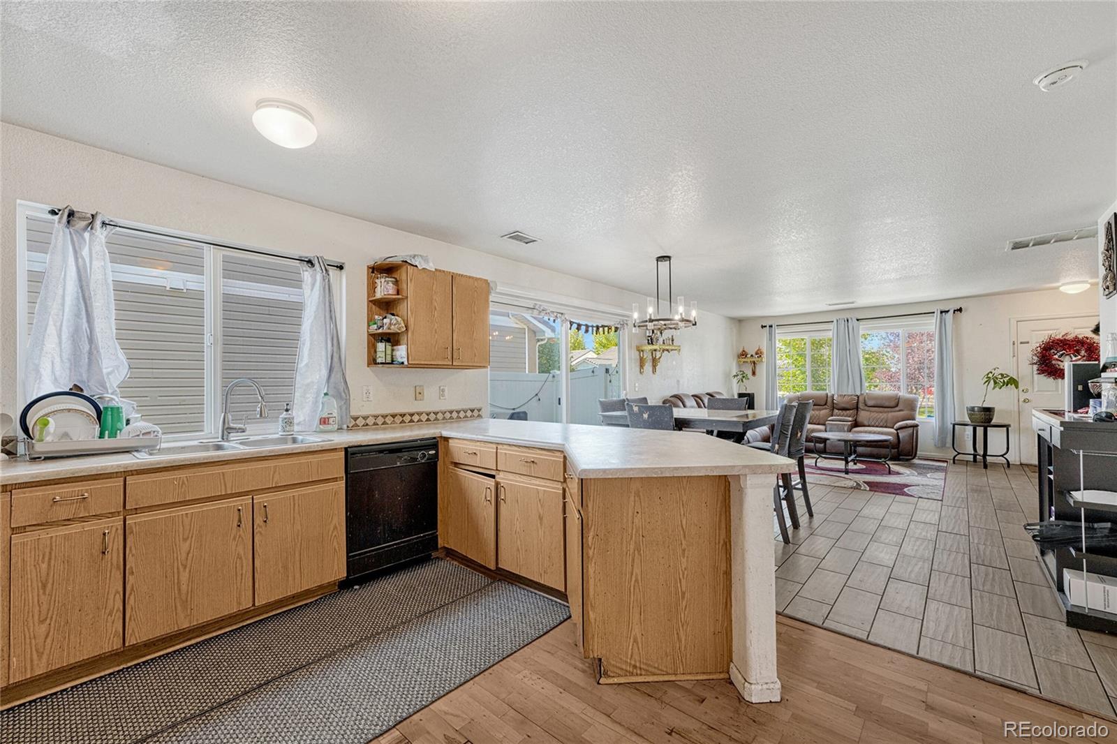 MLS Image #11 for 20516  robins drive,denver, Colorado