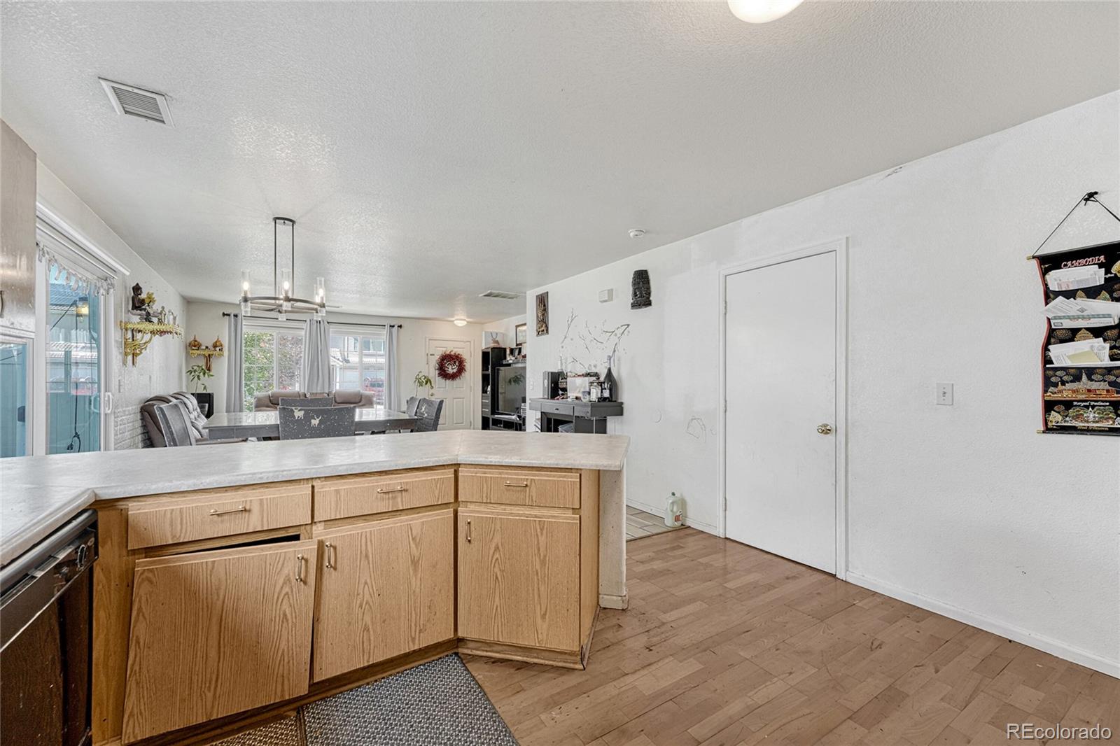 MLS Image #12 for 20516  robins drive,denver, Colorado